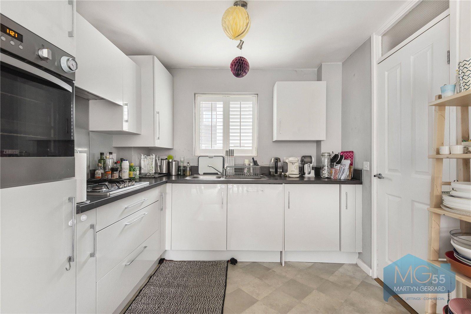 3 bedroom End of Terrace House to rent - Martyn Gerrard