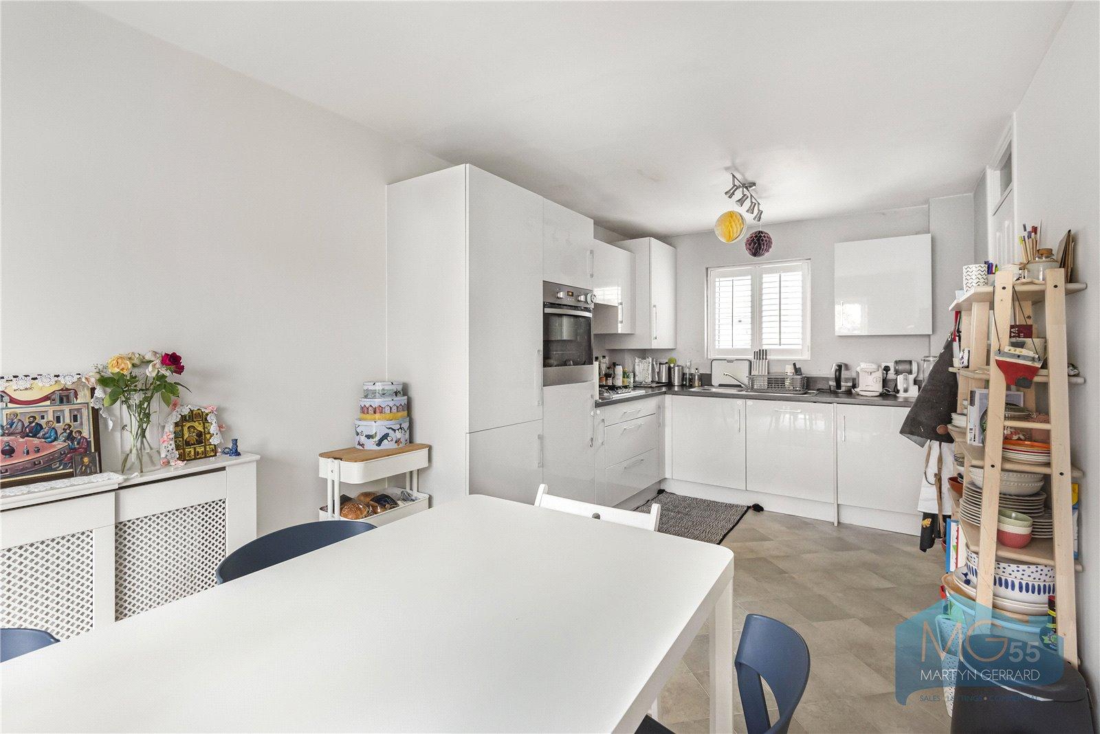 3 bedroom End of Terrace House to rent - Martyn Gerrard