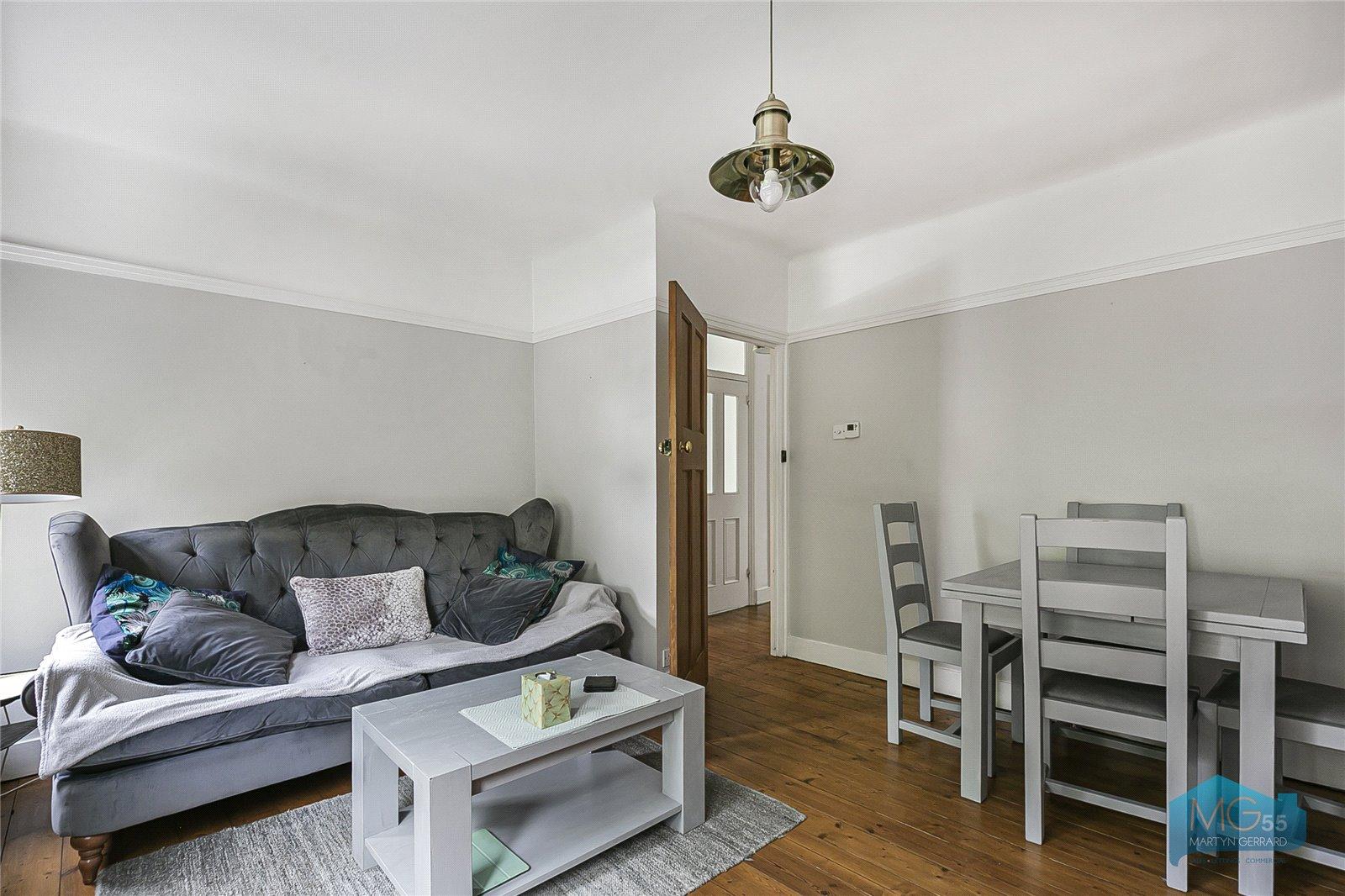 2 bedroom Apartment to rent - Martyn Gerrard