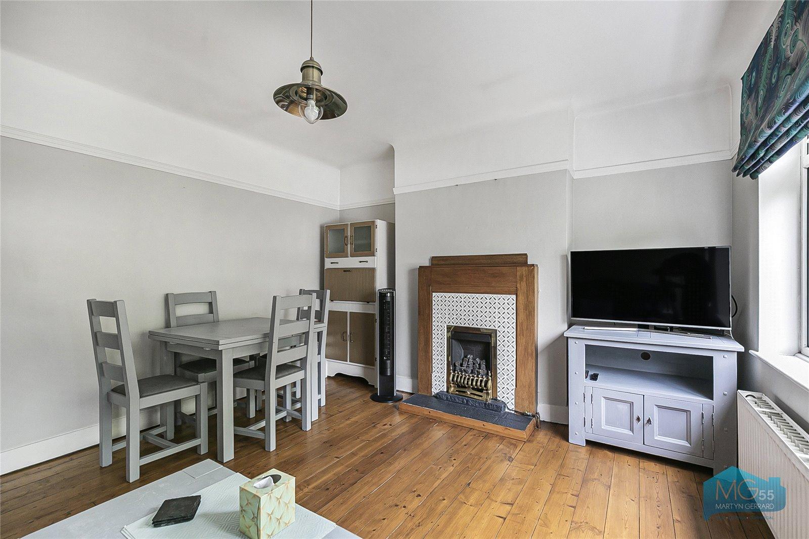 2 bedroom Apartment to rent - Martyn Gerrard