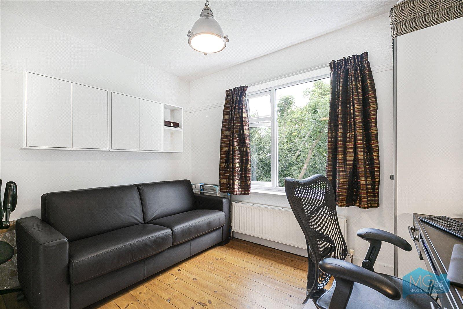 2 bedroom Apartment to rent - Martyn Gerrard