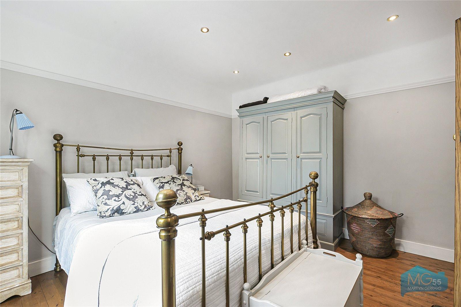 2 bedroom Apartment to rent - Martyn Gerrard