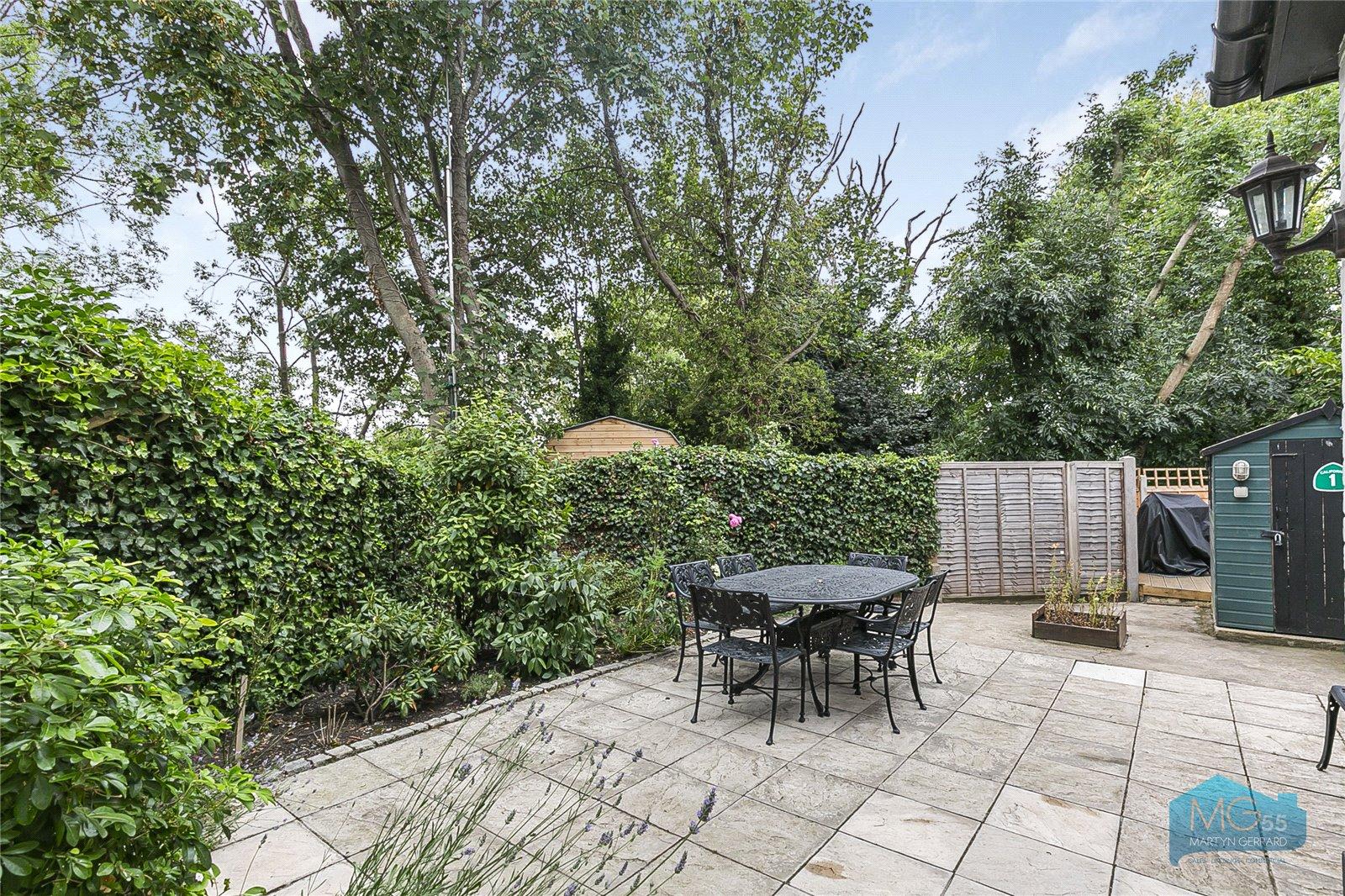 2 bedroom Apartment to rent - Martyn Gerrard