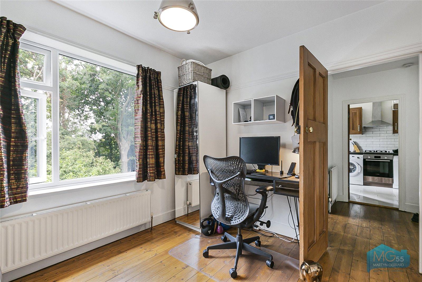 2 bedroom Apartment to rent - Martyn Gerrard