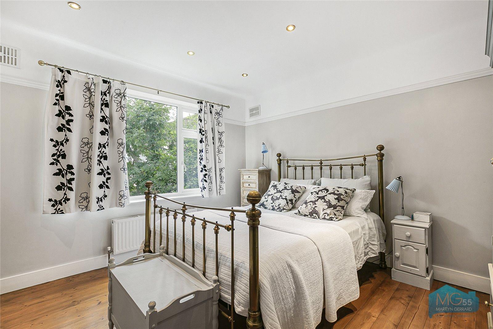2 bedroom Apartment to rent - Martyn Gerrard
