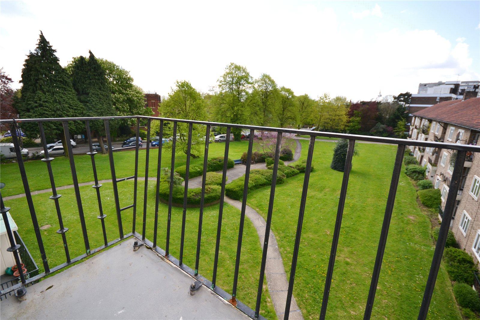 3 bedroom Apartment to rent - Martyn Gerrard
