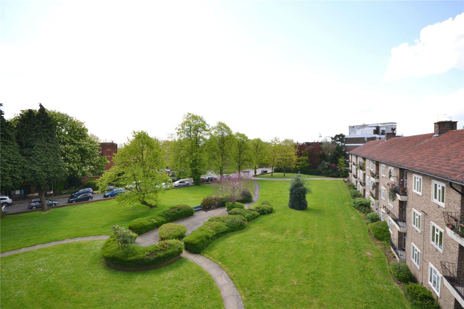 3 bedroom Apartment to rent - Martyn Gerrard