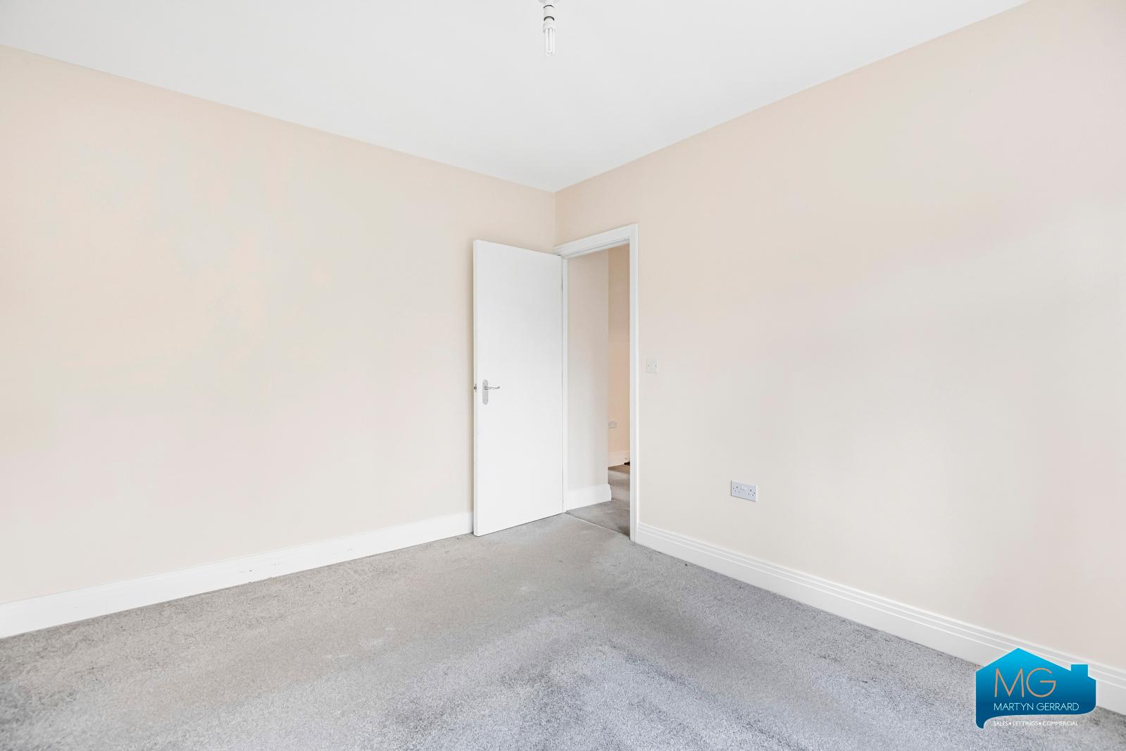 2 bedroom Ground Floor Flat to rent - Martyn Gerrard