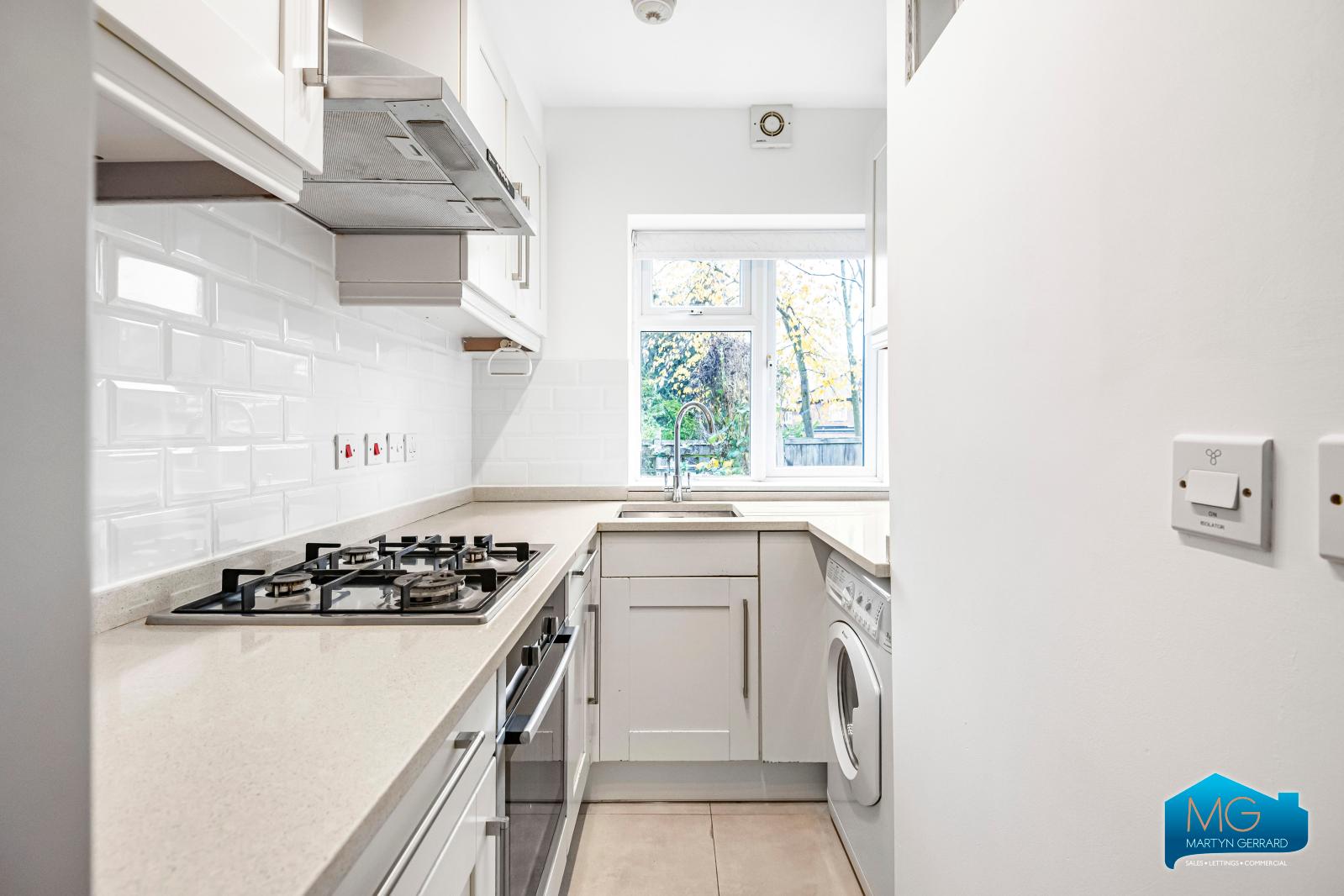 2 bedroom Ground Floor Flat to rent - Martyn Gerrard