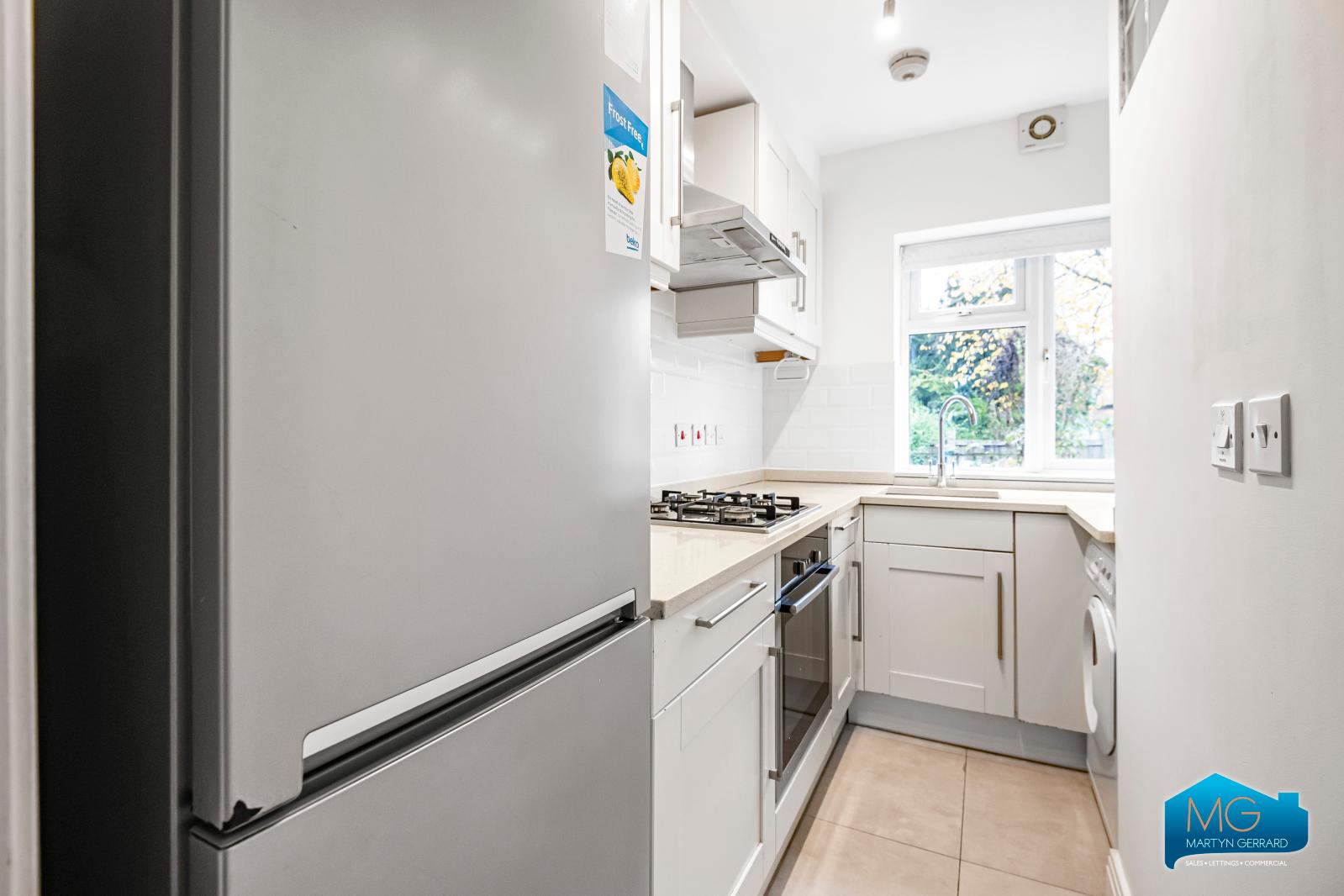 2 bedroom Ground Floor Flat to rent - Martyn Gerrard