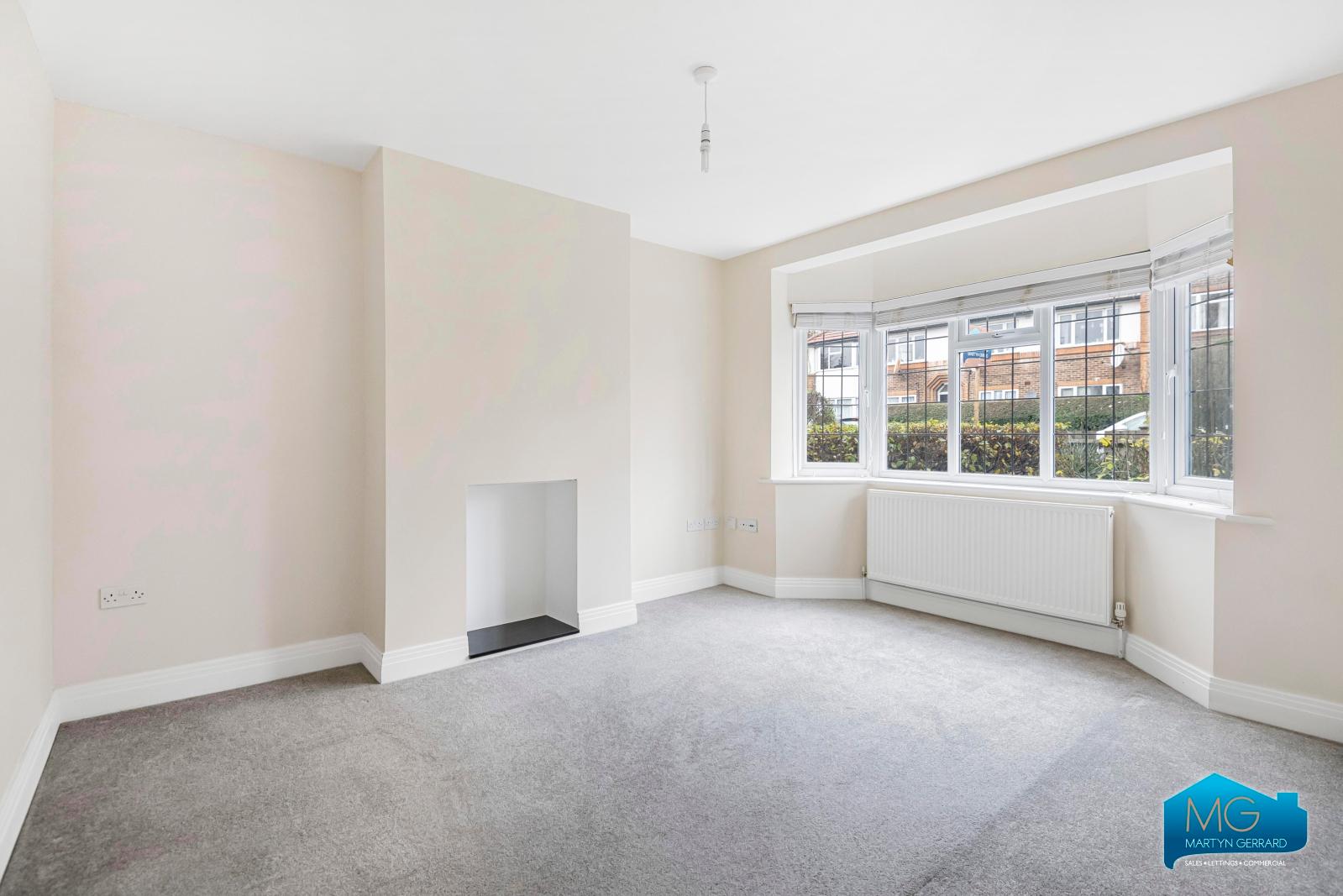 2 bedroom Ground Floor Flat to rent - Martyn Gerrard