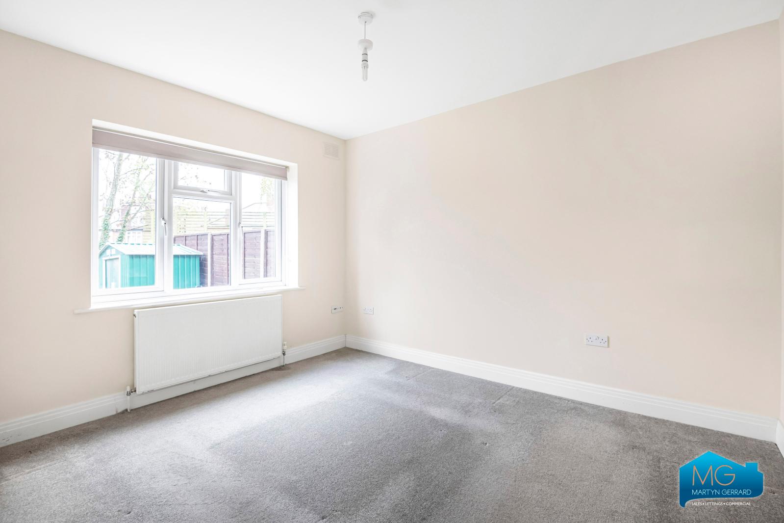 2 bedroom Ground Floor Flat to rent - Martyn Gerrard