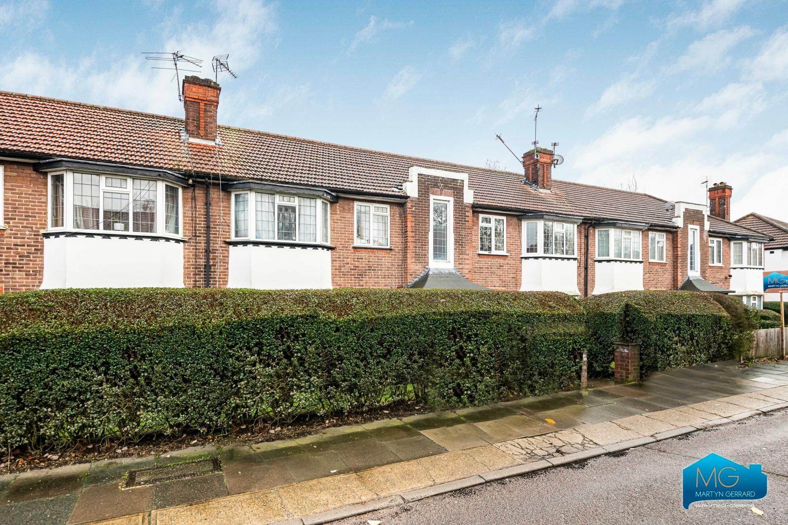 2 bedroom Ground Floor Flat to rent - Martyn Gerrard
