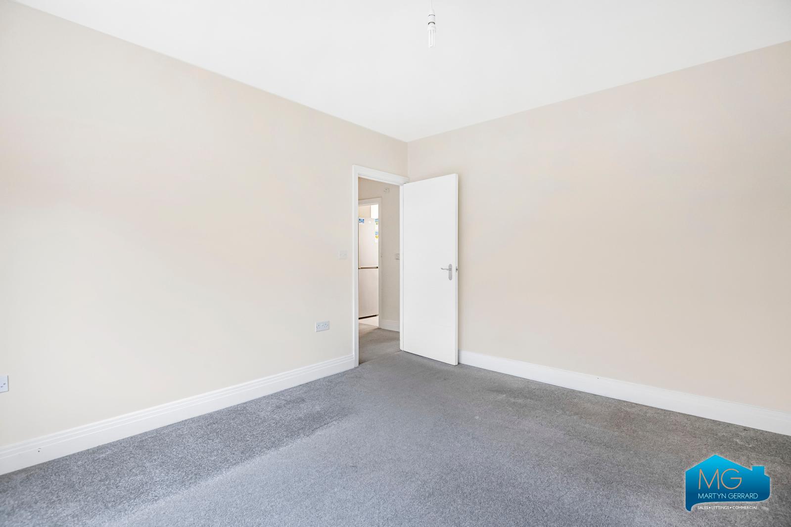 2 bedroom Ground Floor Flat to rent - Martyn Gerrard