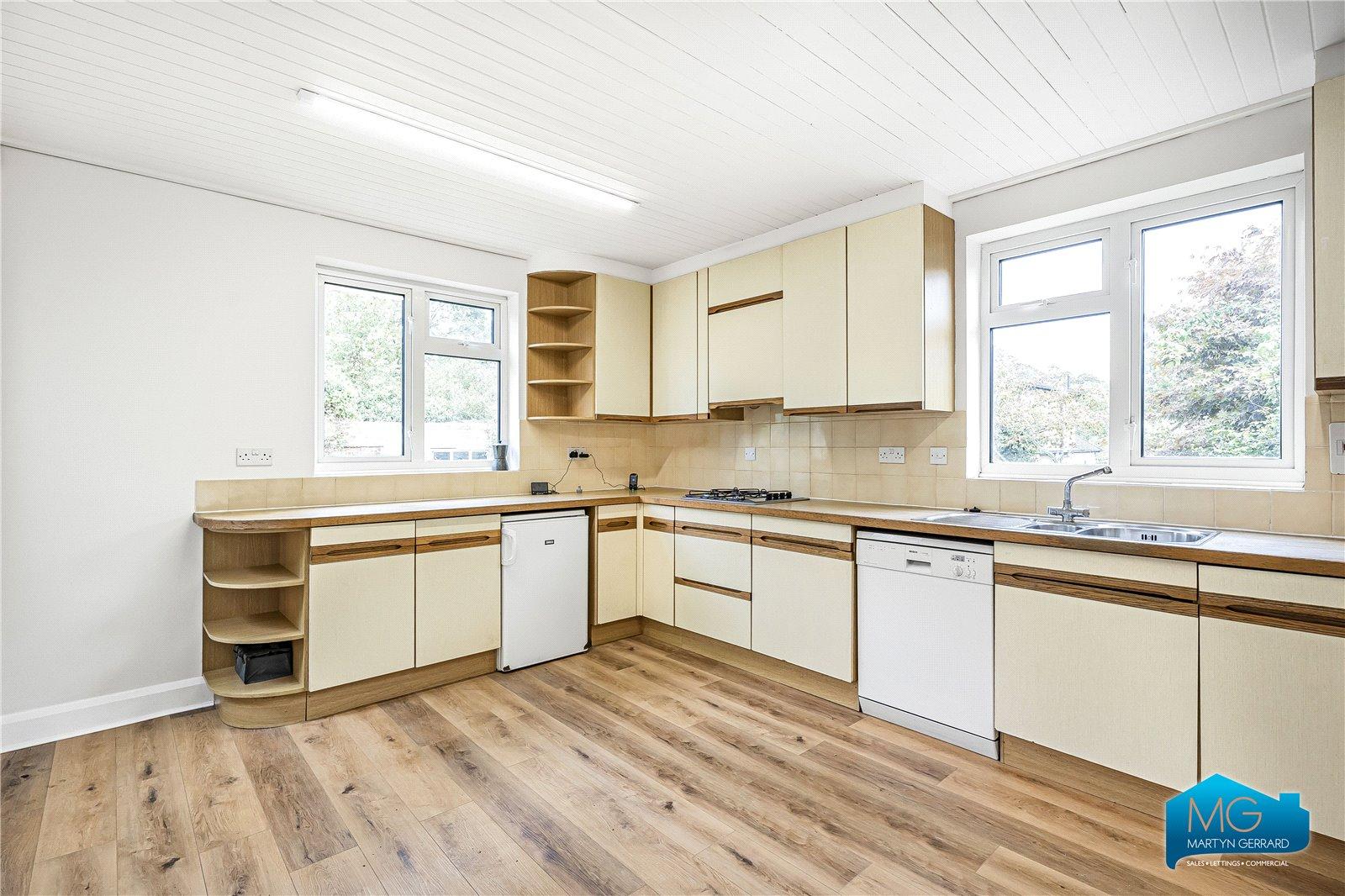 4 bedroom Semi-Detached House to rent - Martyn Gerrard