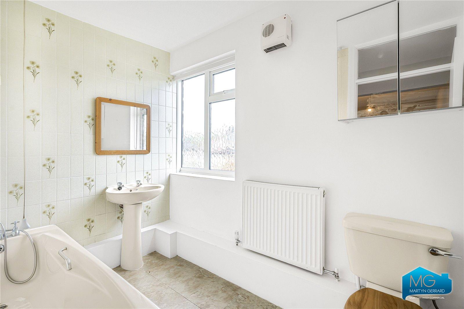 4 bedroom Semi-Detached House to rent - Martyn Gerrard