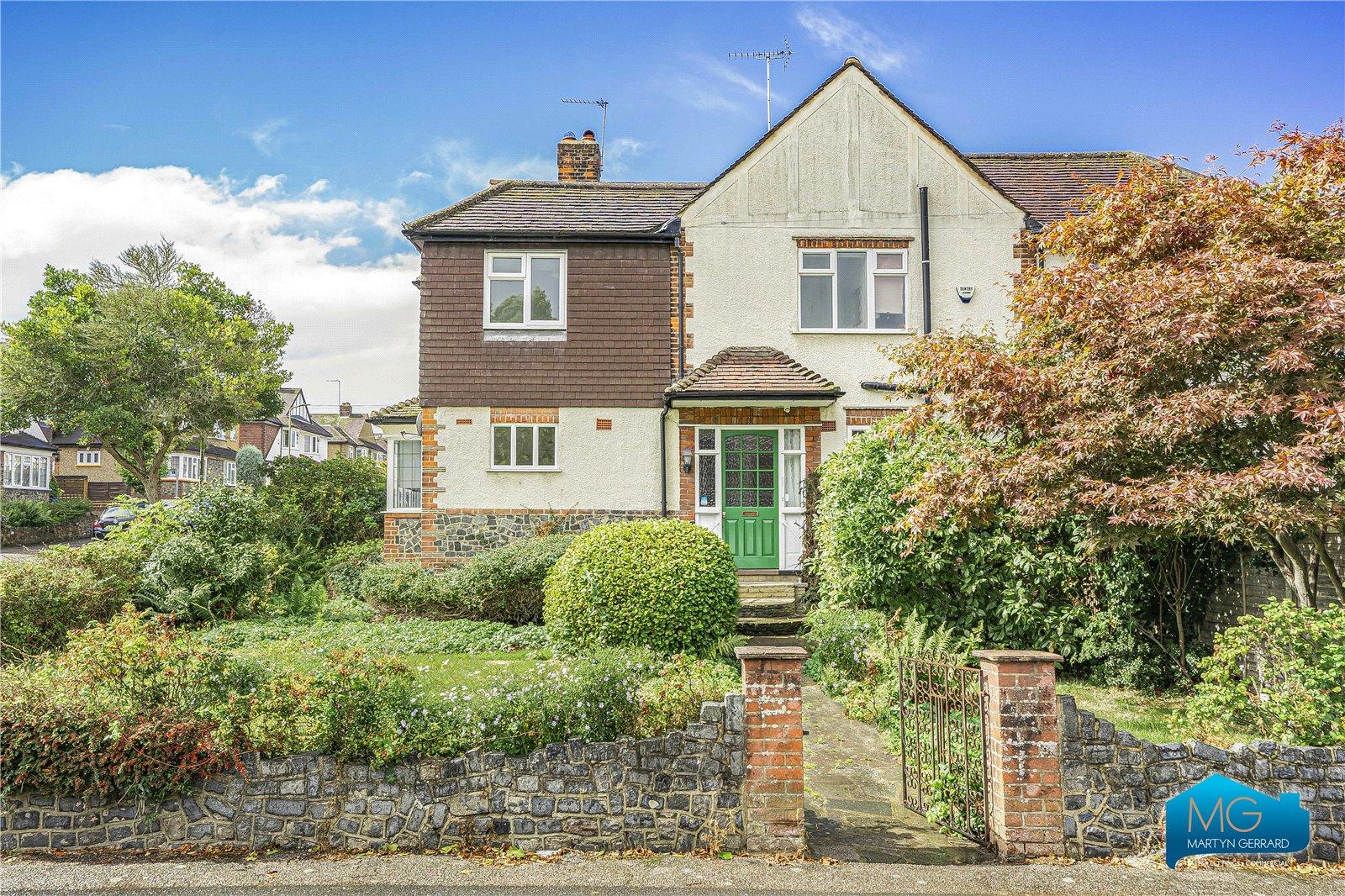 4 bedroom Semi-Detached House to rent - Martyn Gerrard