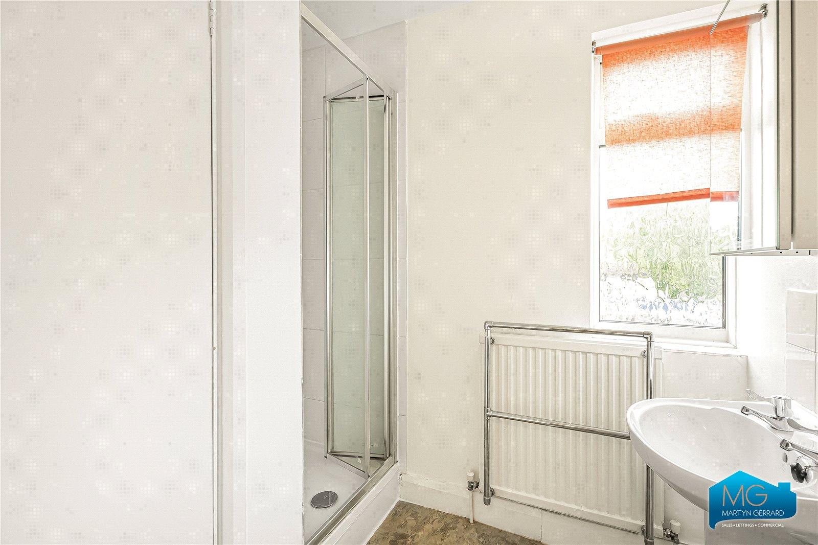 4 bedroom Semi-Detached House to rent - Martyn Gerrard