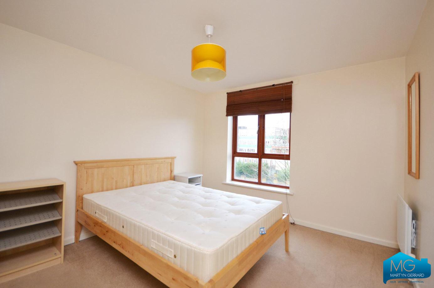 2 bedroom Apartment to rent - Martyn Gerrard