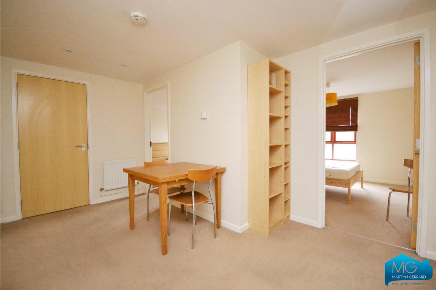 2 bedroom Apartment to rent - Martyn Gerrard
