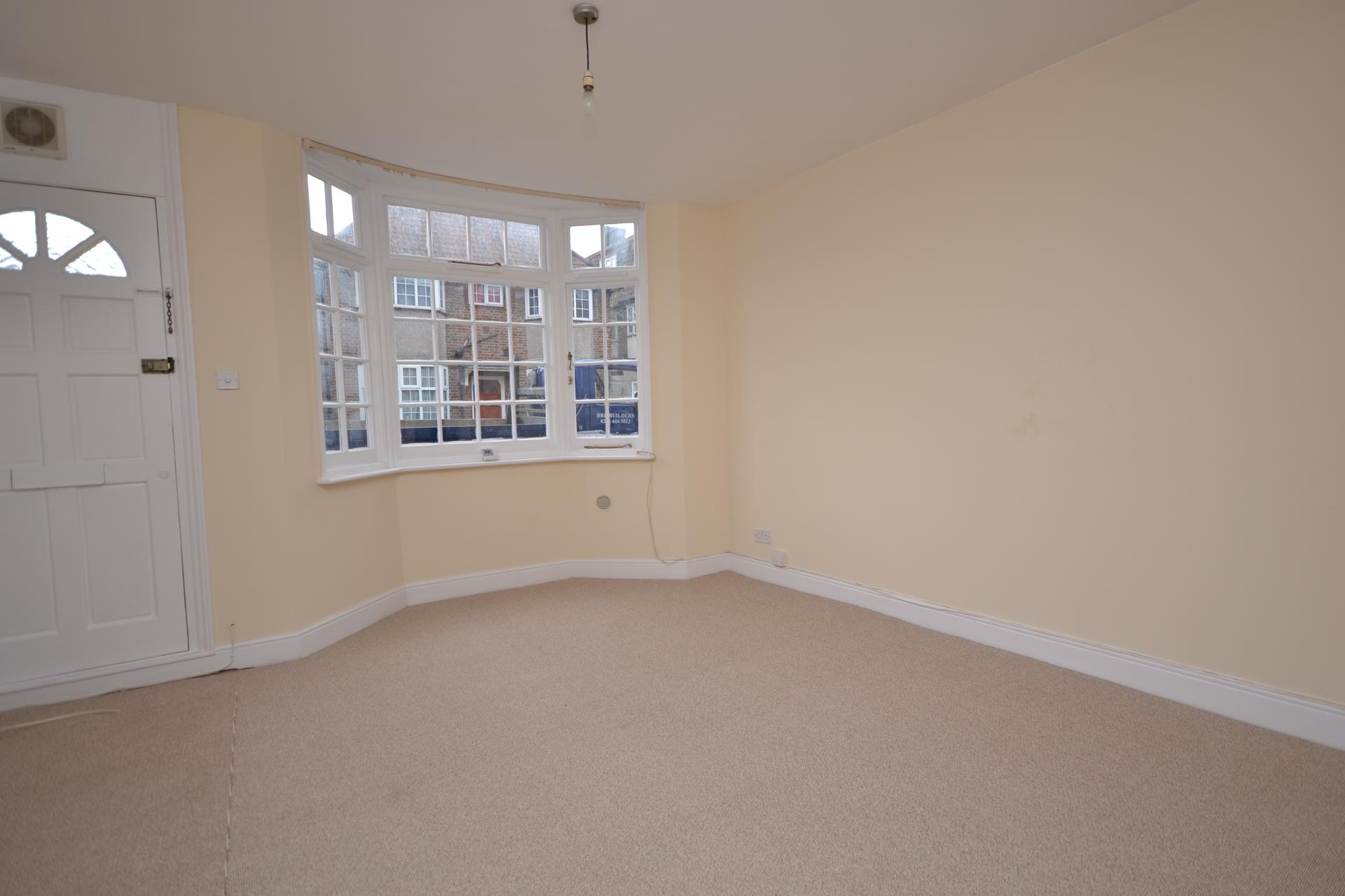 2 bedroom Ground Floor Flat to rent - Martyn Gerrard