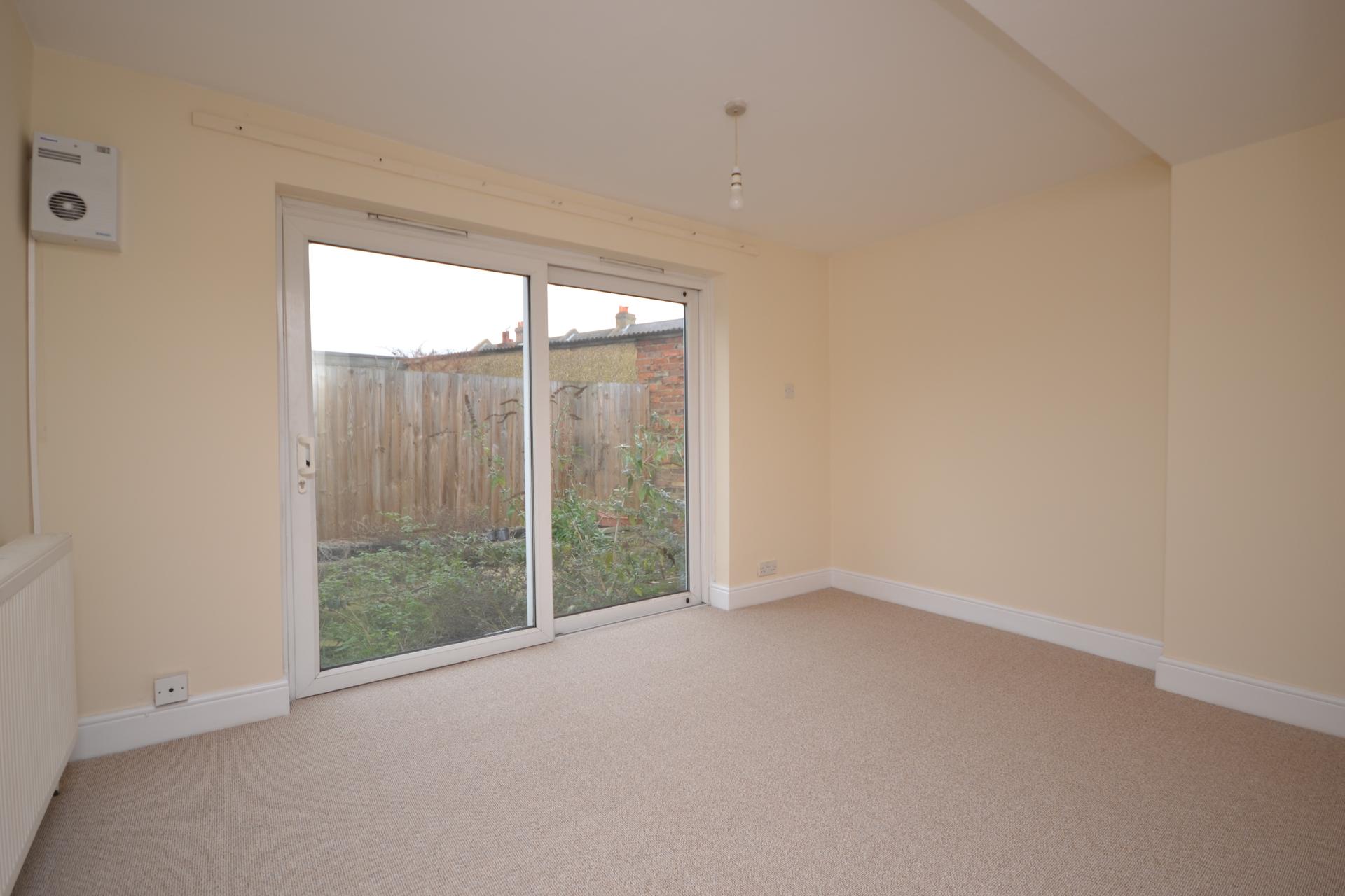 2 bedroom Ground Floor Flat to rent - Martyn Gerrard