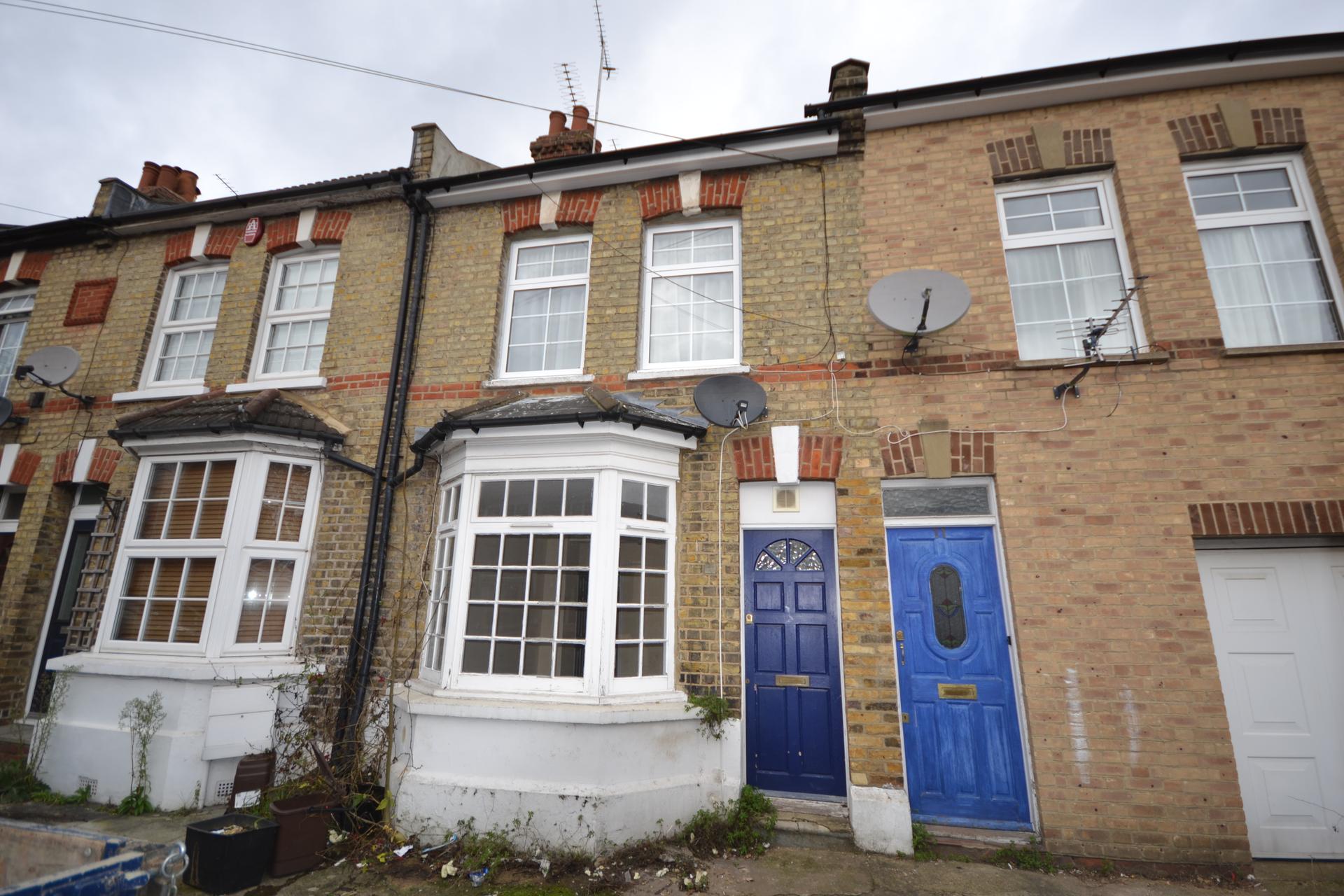 2 bedroom Ground Floor Flat to rent - Martyn Gerrard