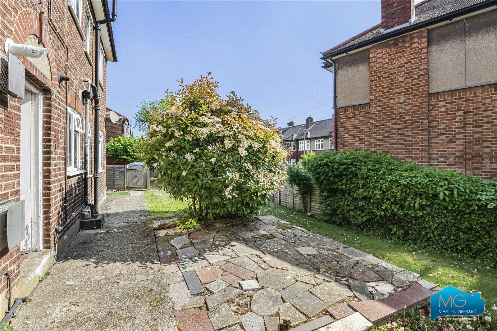 2 bedroom Ground Floor Flat to rent - Martyn Gerrard