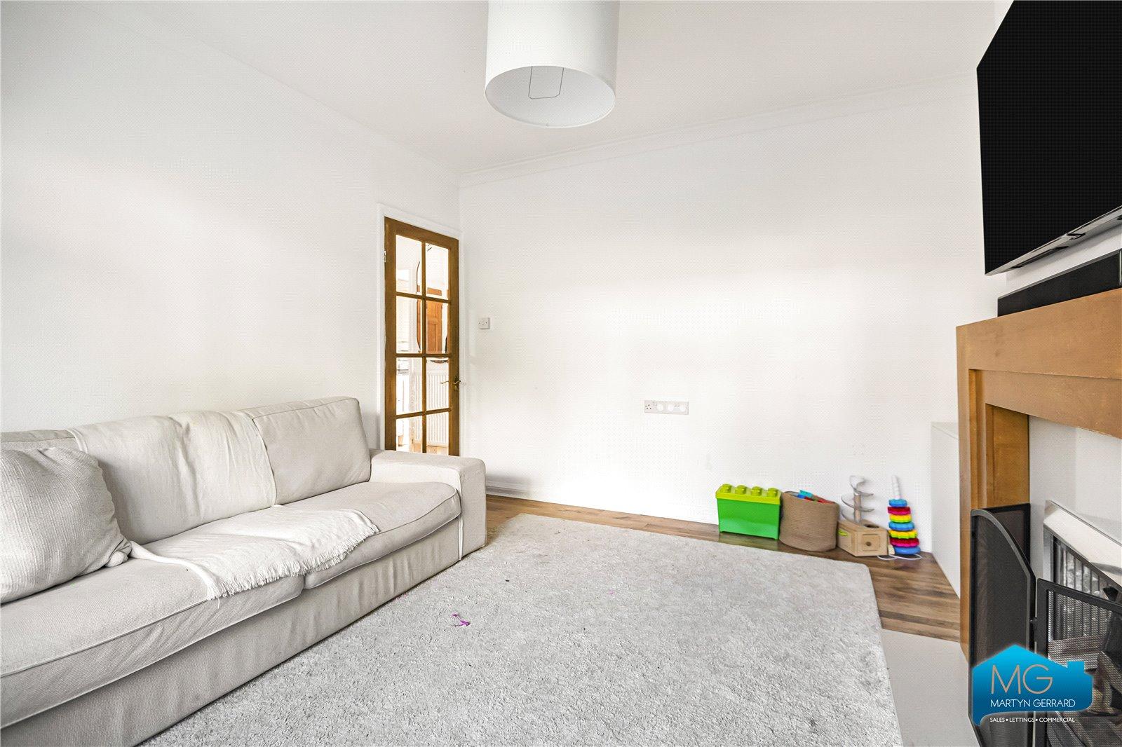 2 bedroom Ground Floor Flat to rent - Martyn Gerrard