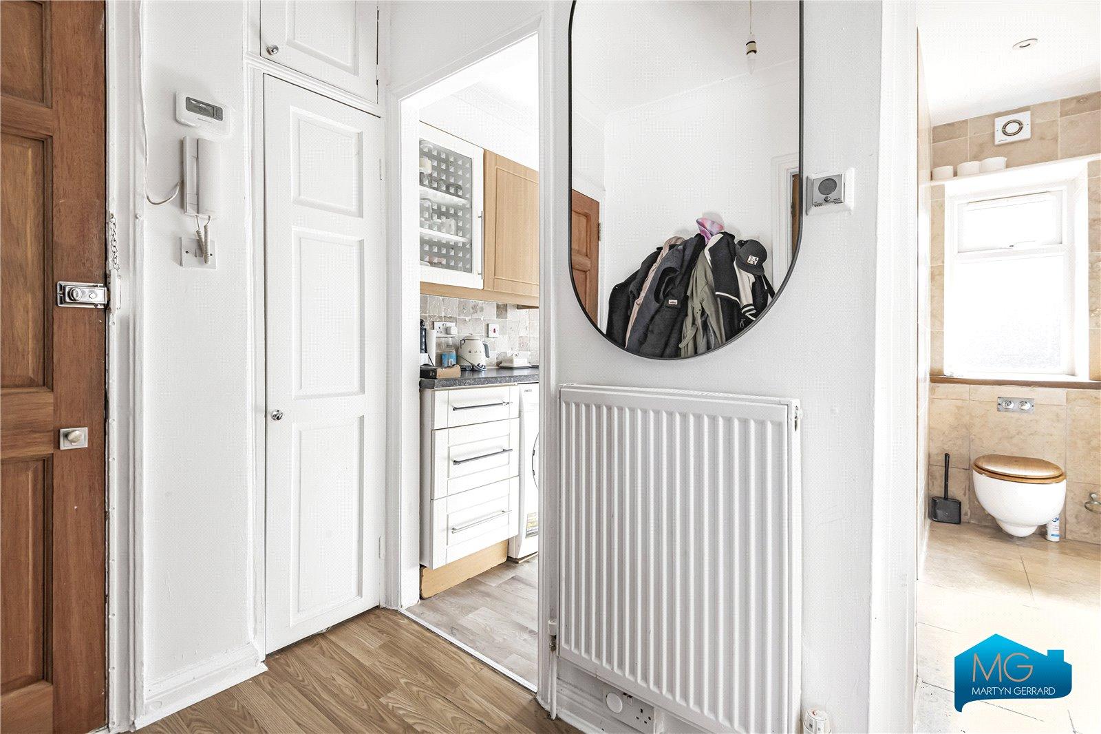2 bedroom Ground Floor Flat to rent - Martyn Gerrard