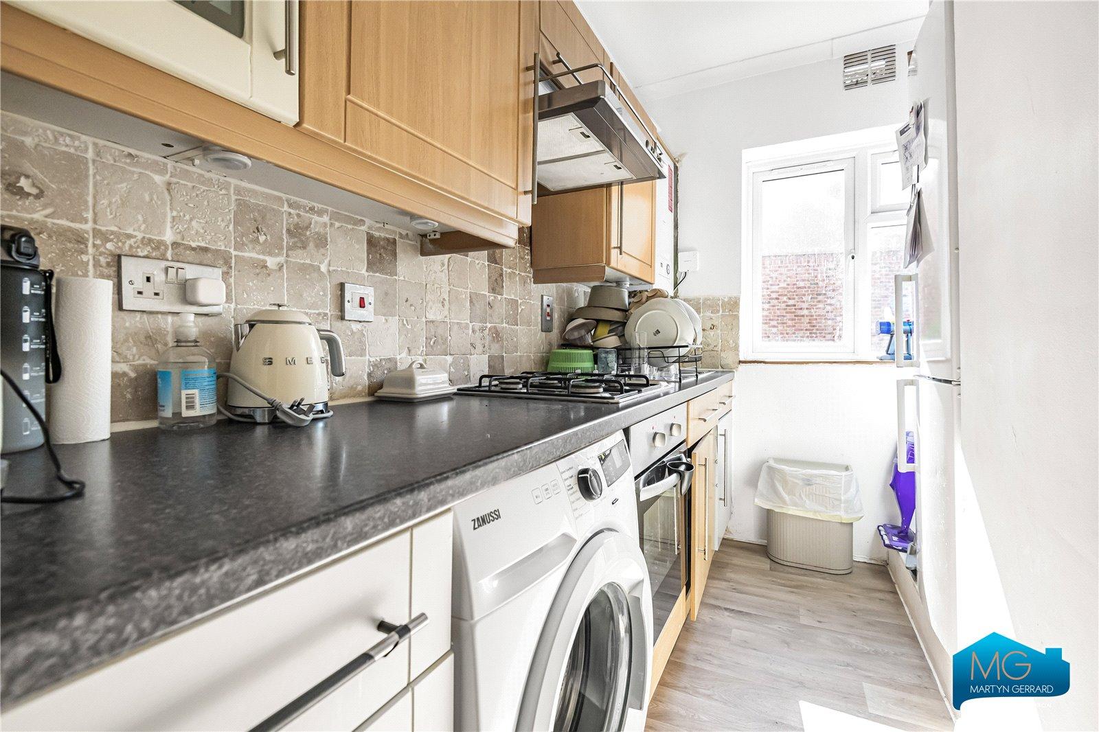 2 bedroom Ground Floor Flat to rent - Martyn Gerrard