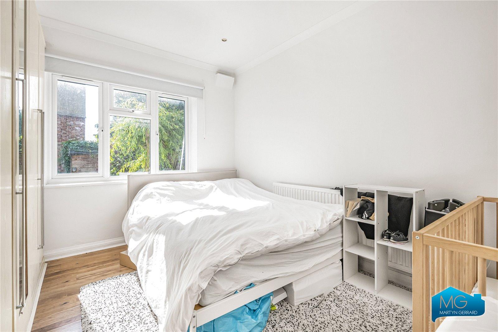 2 bedroom Ground Floor Flat to rent - Martyn Gerrard