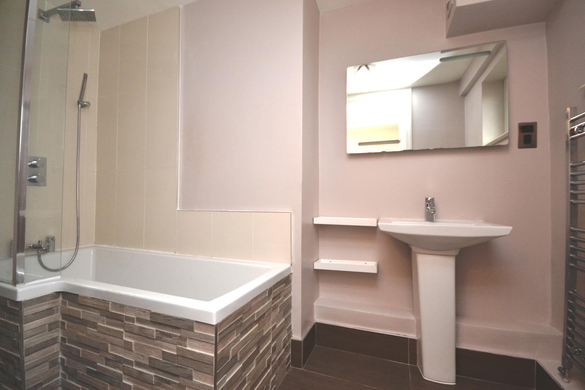2 bedroom Ground Floor Flat to rent - Martyn Gerrard
