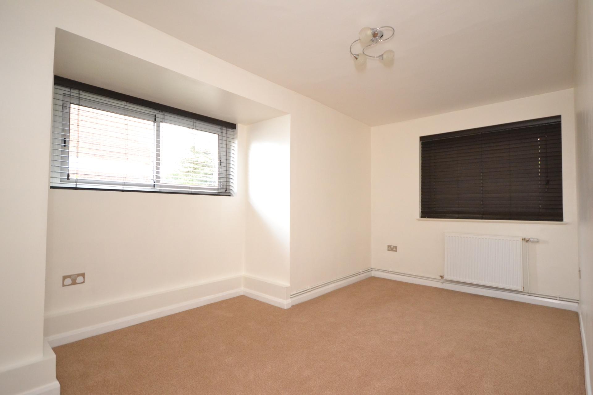 2 bedroom Ground Floor Flat to rent - Martyn Gerrard