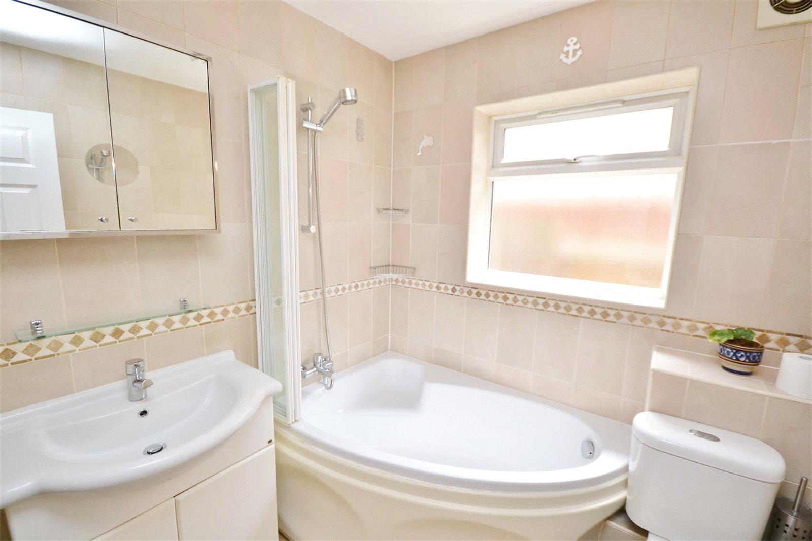 2 bedroom Ground Floor Flat to rent - Martyn Gerrard