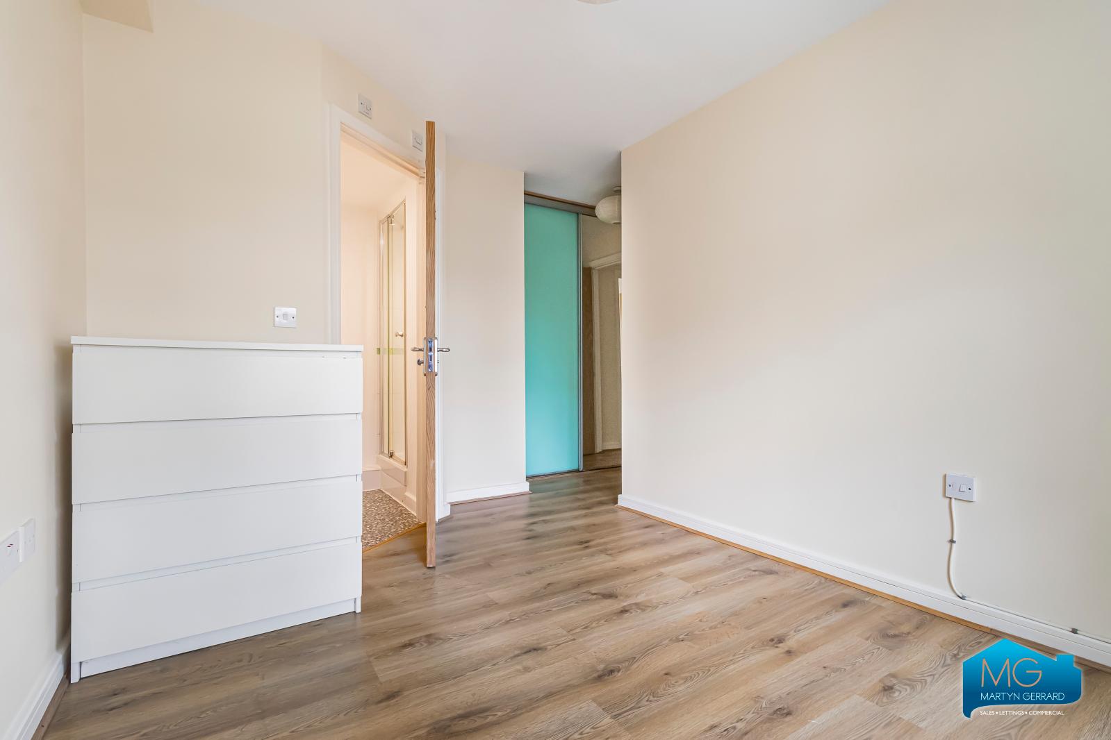 2 bedroom Ground Floor Flat to rent - Martyn Gerrard