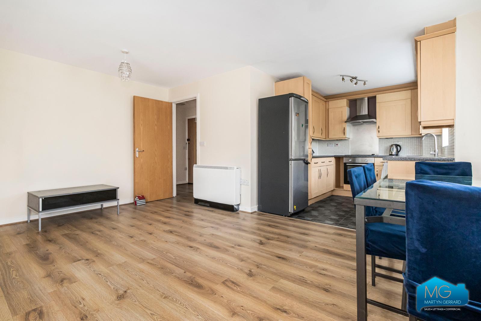 2 bedroom Ground Floor Flat to rent - Martyn Gerrard