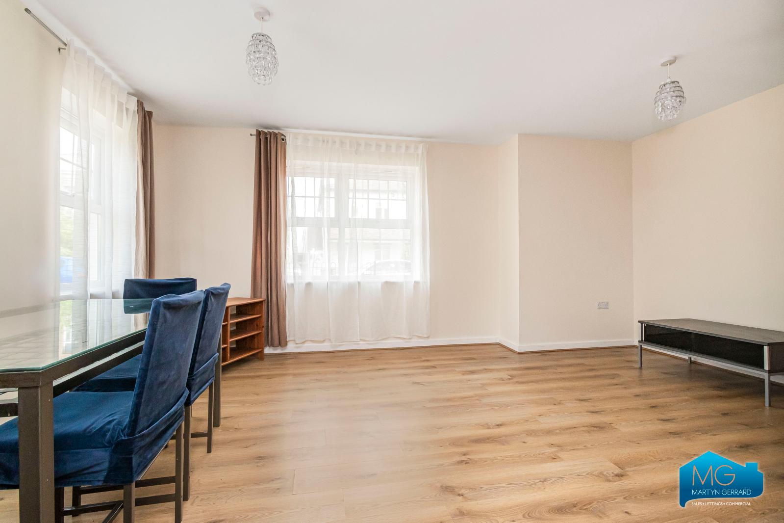 2 bedroom Ground Floor Flat to rent - Martyn Gerrard
