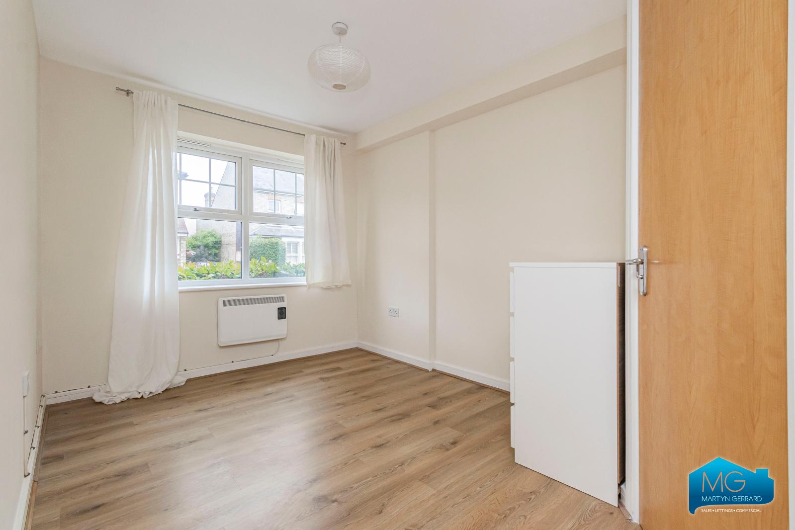 2 bedroom Ground Floor Flat to rent - Martyn Gerrard