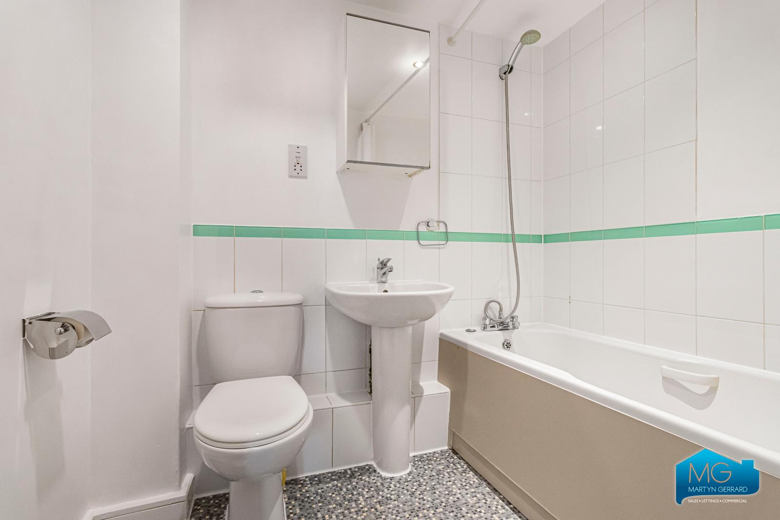 2 bedroom Ground Floor Flat to rent - Martyn Gerrard