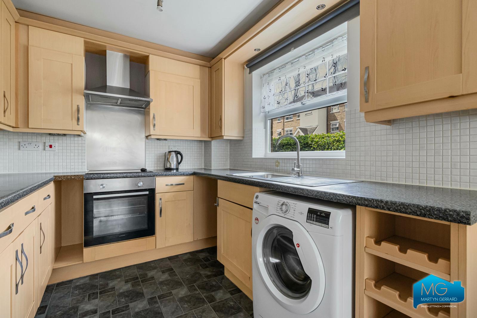 2 bedroom Ground Floor Flat to rent - Martyn Gerrard