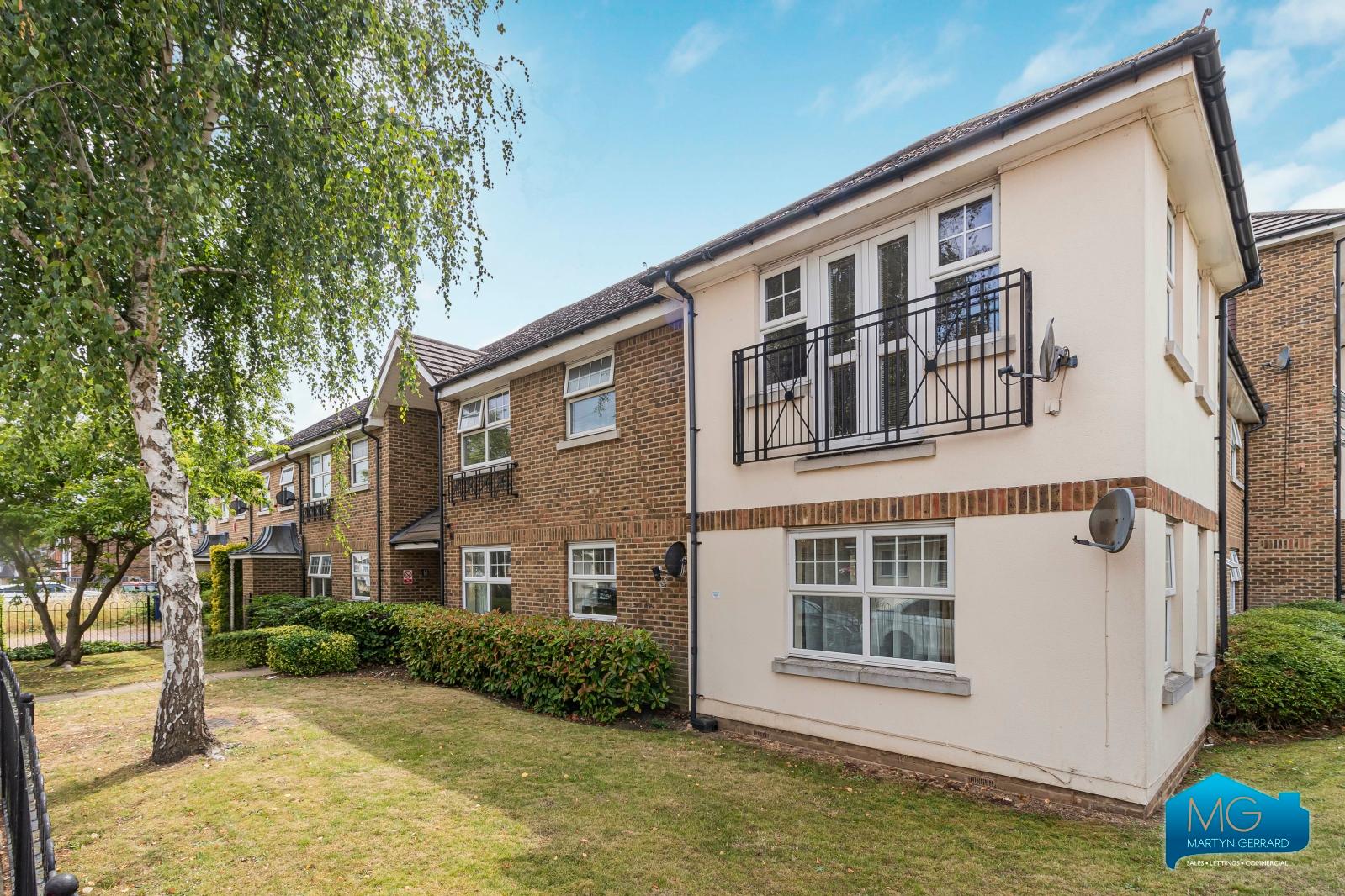 2 bedroom Ground Floor Flat to rent - Martyn Gerrard
