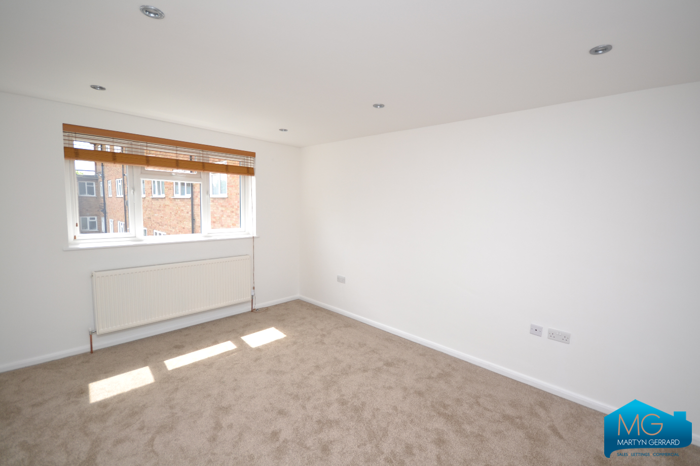 2 bedroom Apartment to rent - Martyn Gerrard
