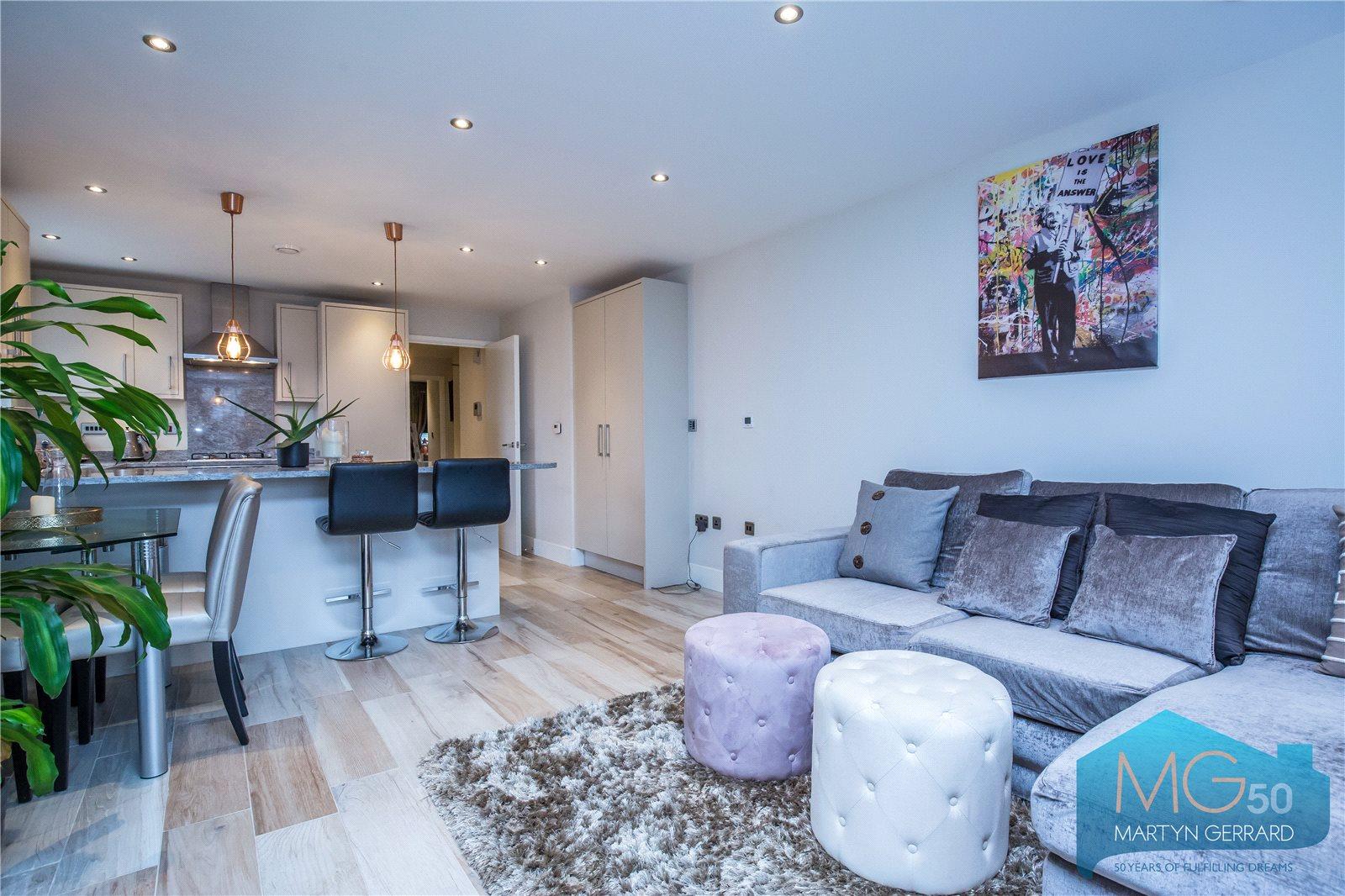 2 bedroom Apartment to rent - Martyn Gerrard