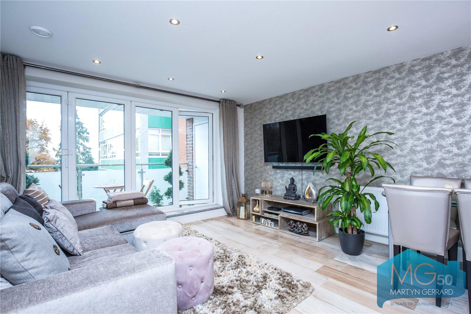 2 bedroom Apartment to rent - Martyn Gerrard