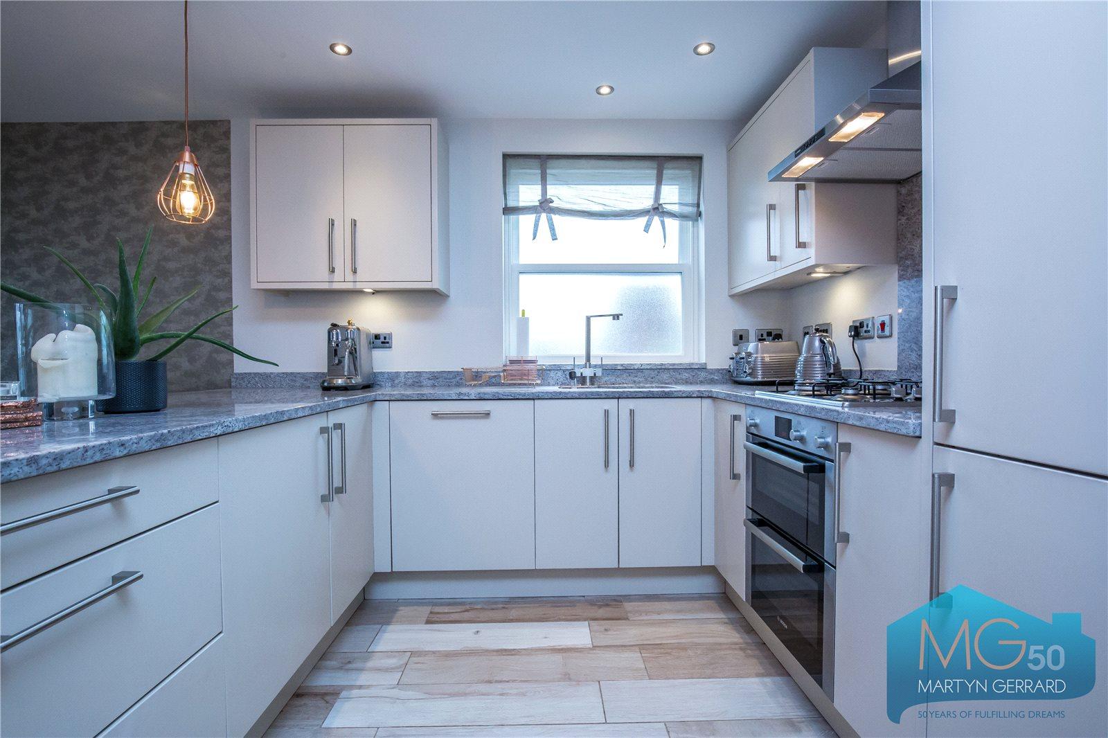 2 bedroom Apartment to rent - Martyn Gerrard