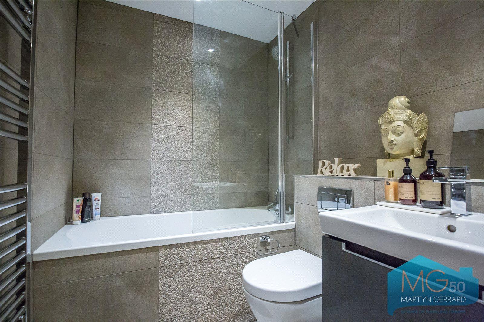 2 bedroom Apartment to rent - Martyn Gerrard
