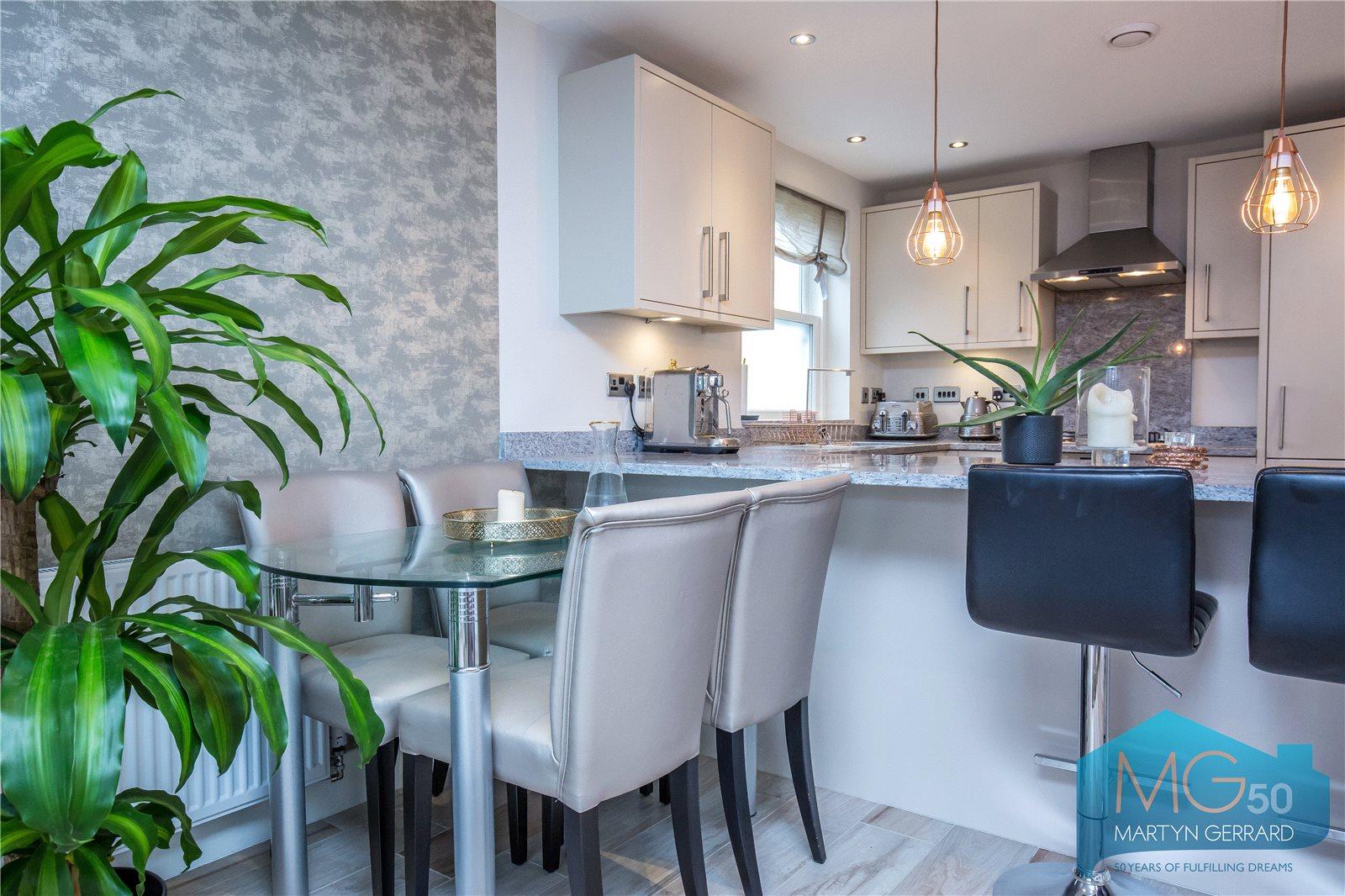 2 bedroom Apartment to rent - Martyn Gerrard
