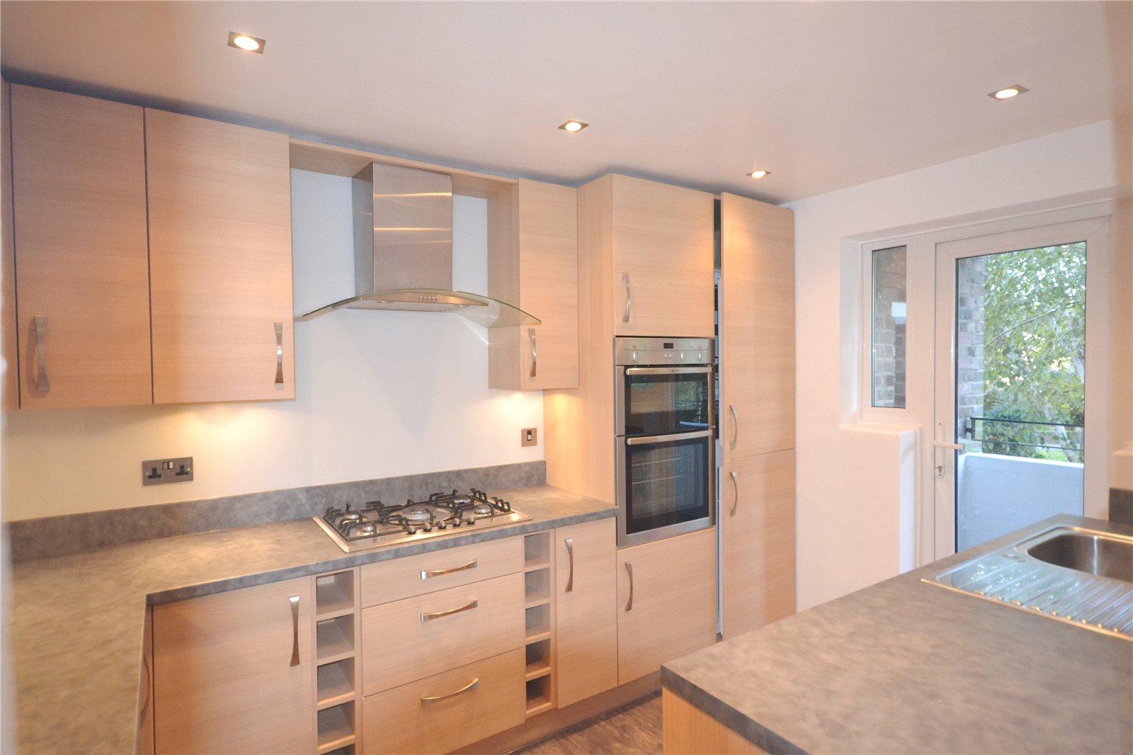 2 bedroom Apartment to rent - Martyn Gerrard