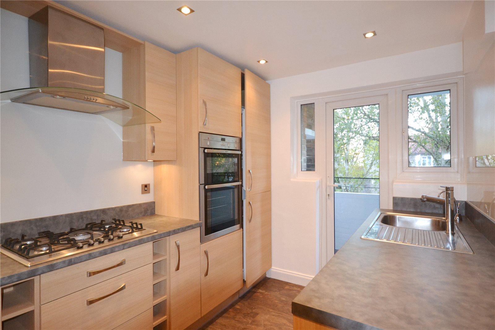 2 bedroom Apartment to rent - Martyn Gerrard